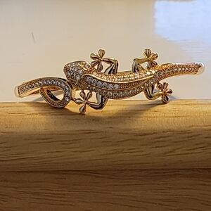 💖*NWOT* Cubic Zirconia Decor Bangle
